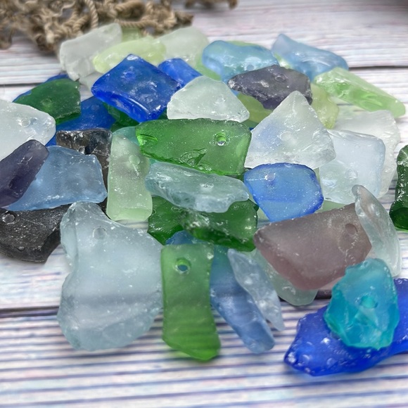 SEA GLASS WITH PREDRILLED HOLES CRAFTING DIY JEWELRY MIXED LOT BUNDLE - Picture 3 of 12